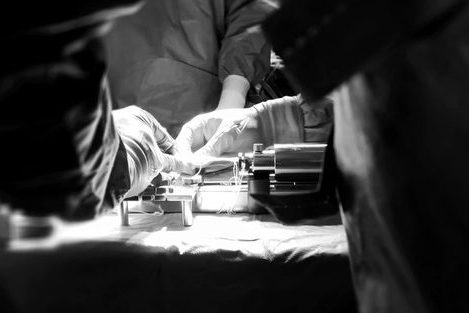 1907af33-e4a1-4c01-8d6c-f5028c8cfa39 skręcenie kolana